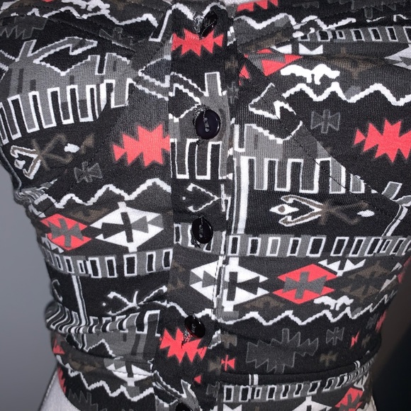 NWT Nollie Button Front Black and White Crop Top - Picture 3 of 9